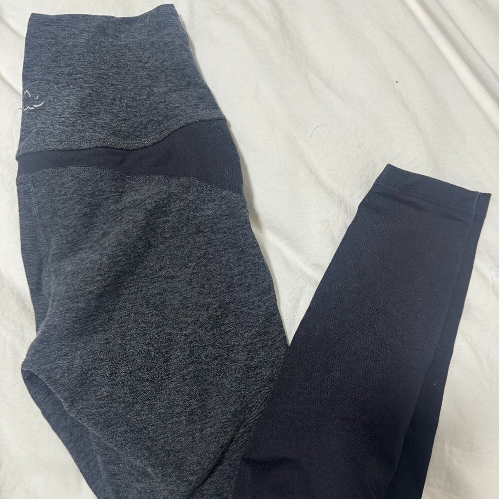 Beyond Yoga Size Medium Gray Black Color Block High Rise Leggings